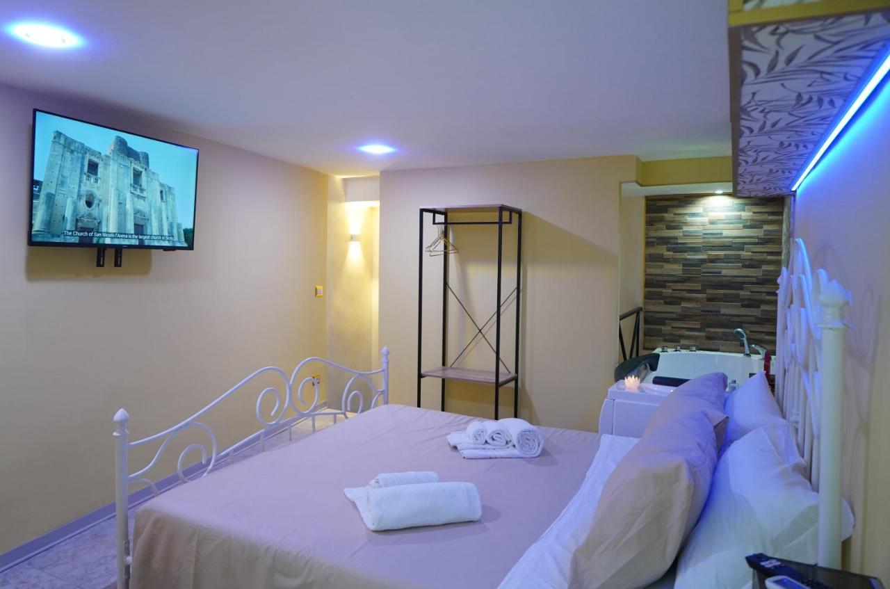 Corte Manzoni Independent Suite Катания Экстерьер фото